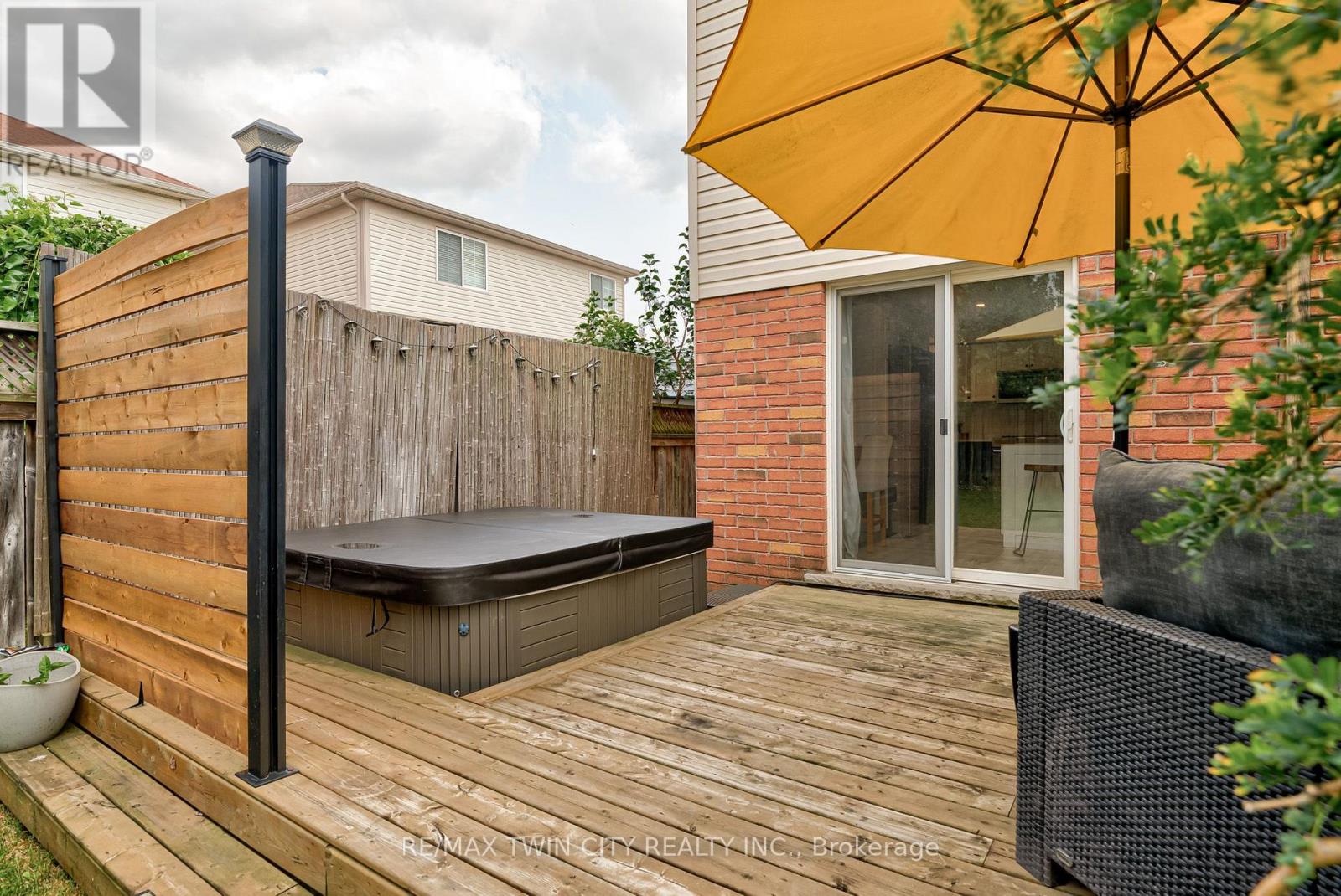 799 COMMONWEALTH CRESCENT - 27