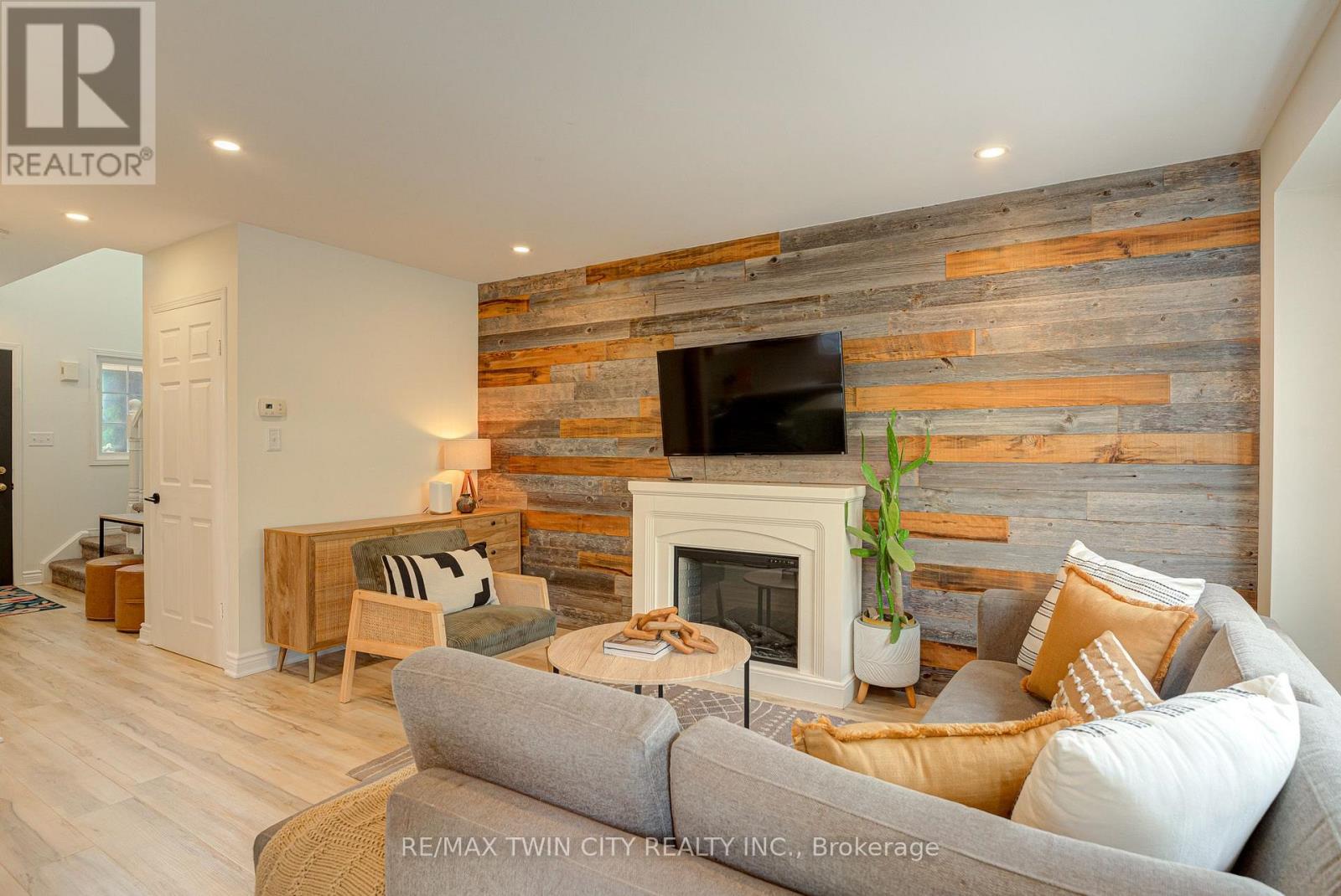 799 COMMONWEALTH CRESCENT - 9
