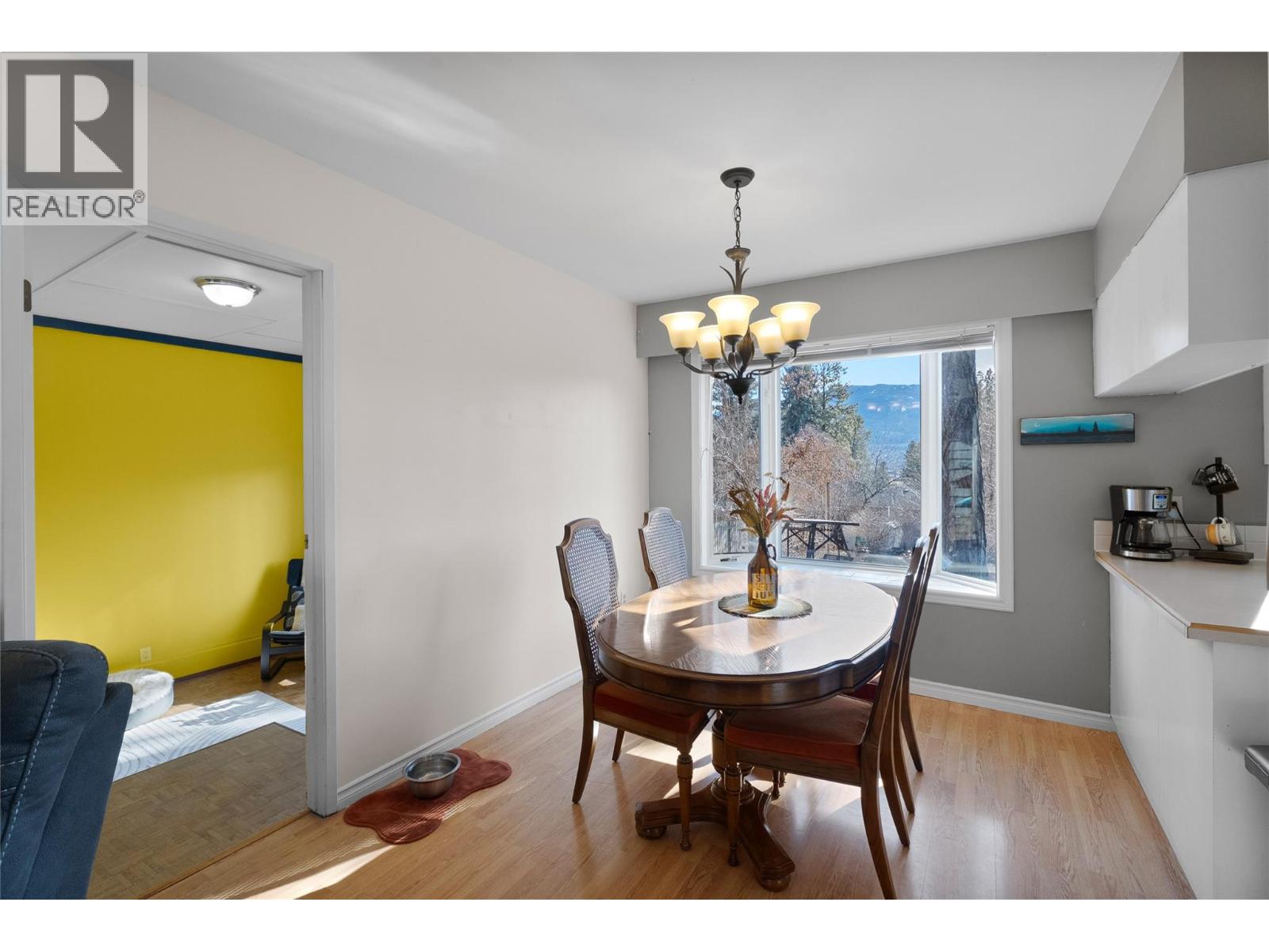2064 CASTILLOU Crescent - Image 14