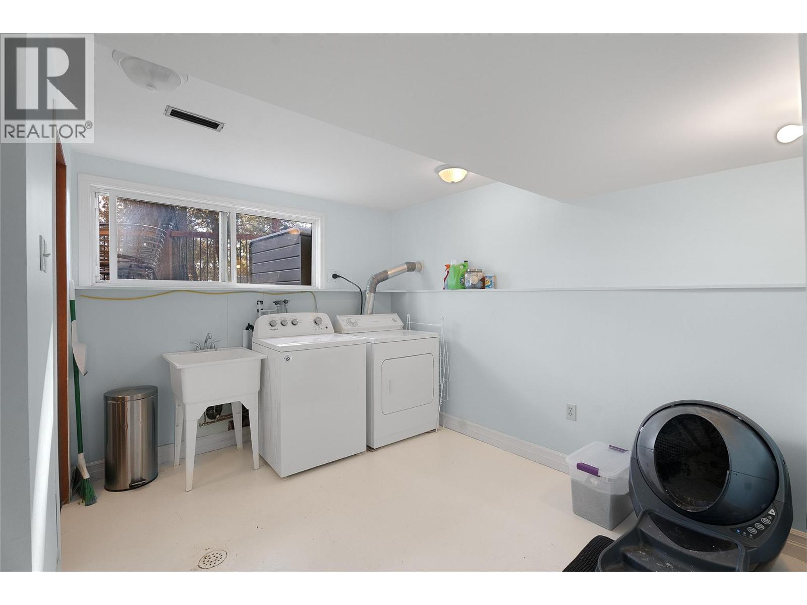 2064 CASTILLOU Crescent - Image 33