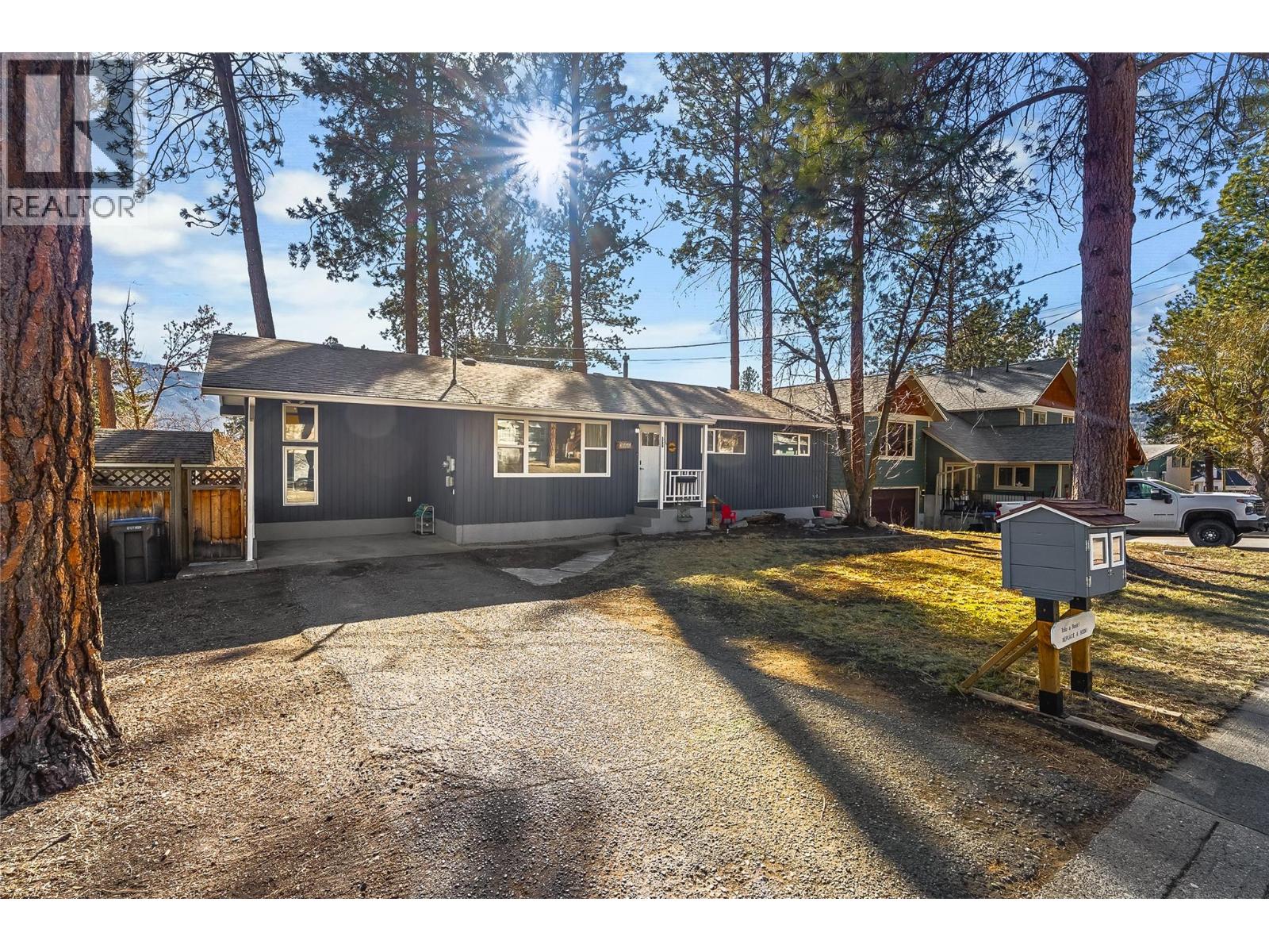 2064 CASTILLOU Crescent - 1
