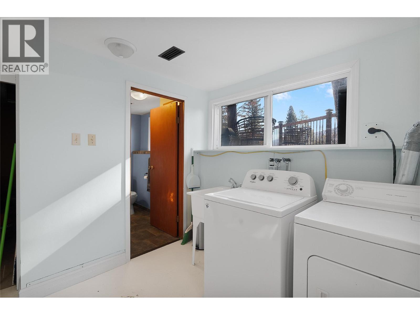 2064 CASTILLOU Crescent - Image 35