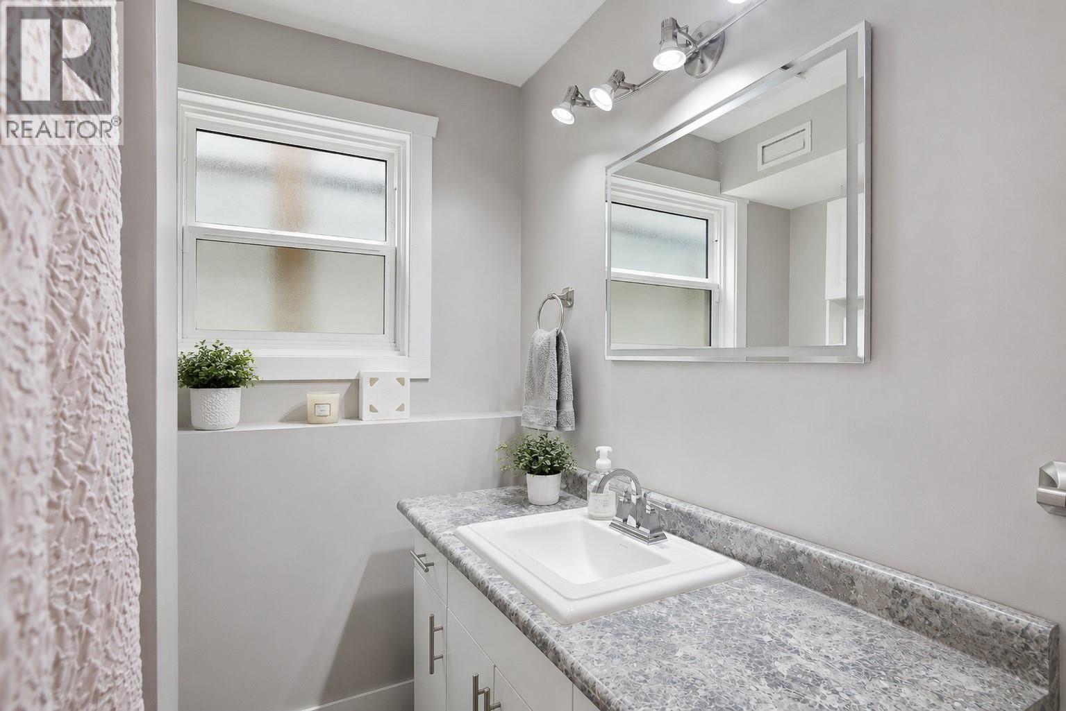 1801 HAMILTON Avenue - 21