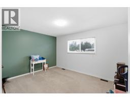 Living room - 1801 Hamilton Avenue, Merritt, BC V1K1B8 Photo 11