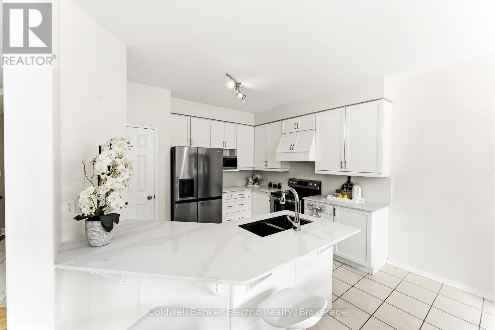 1407 ASHGROVE CRESCENT - Image 14