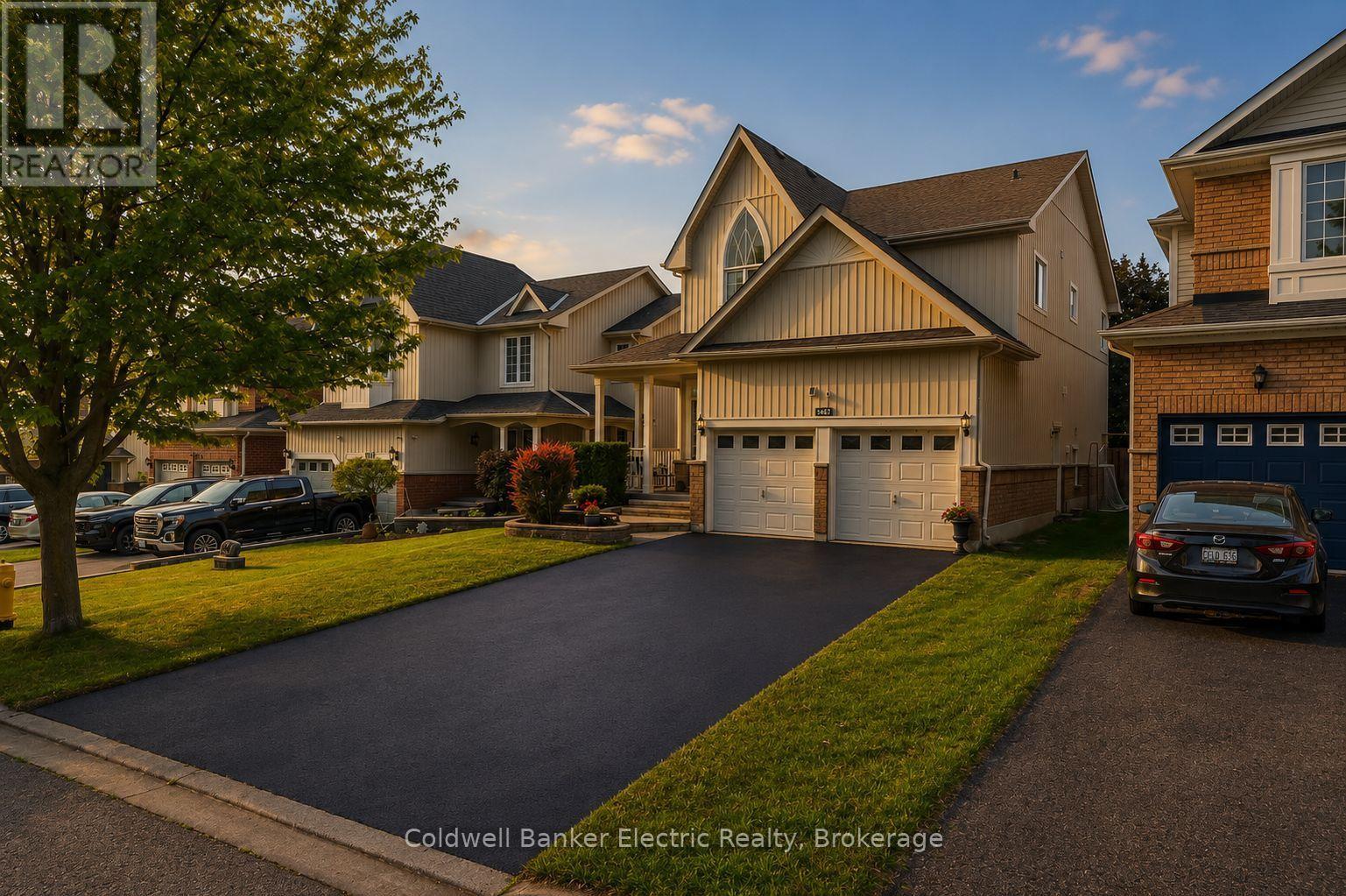 1407 ASHGROVE CRESCENT - 2