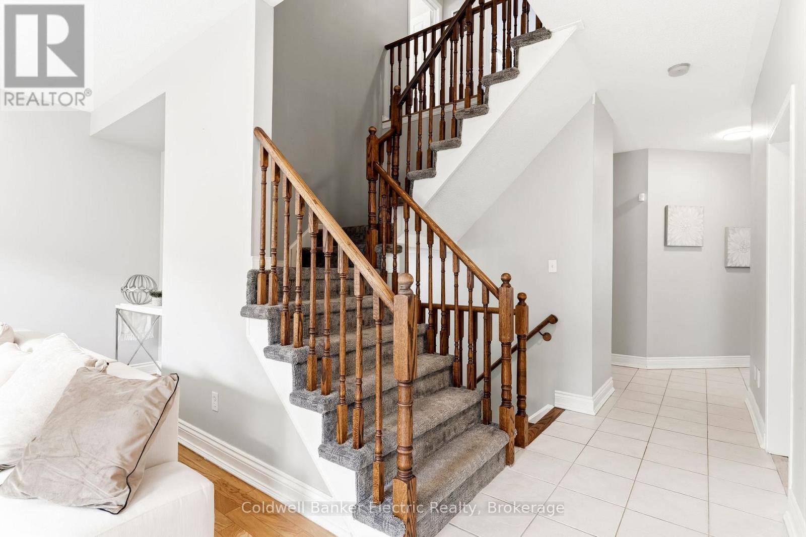 1407 ASHGROVE CRESCENT - Image 24