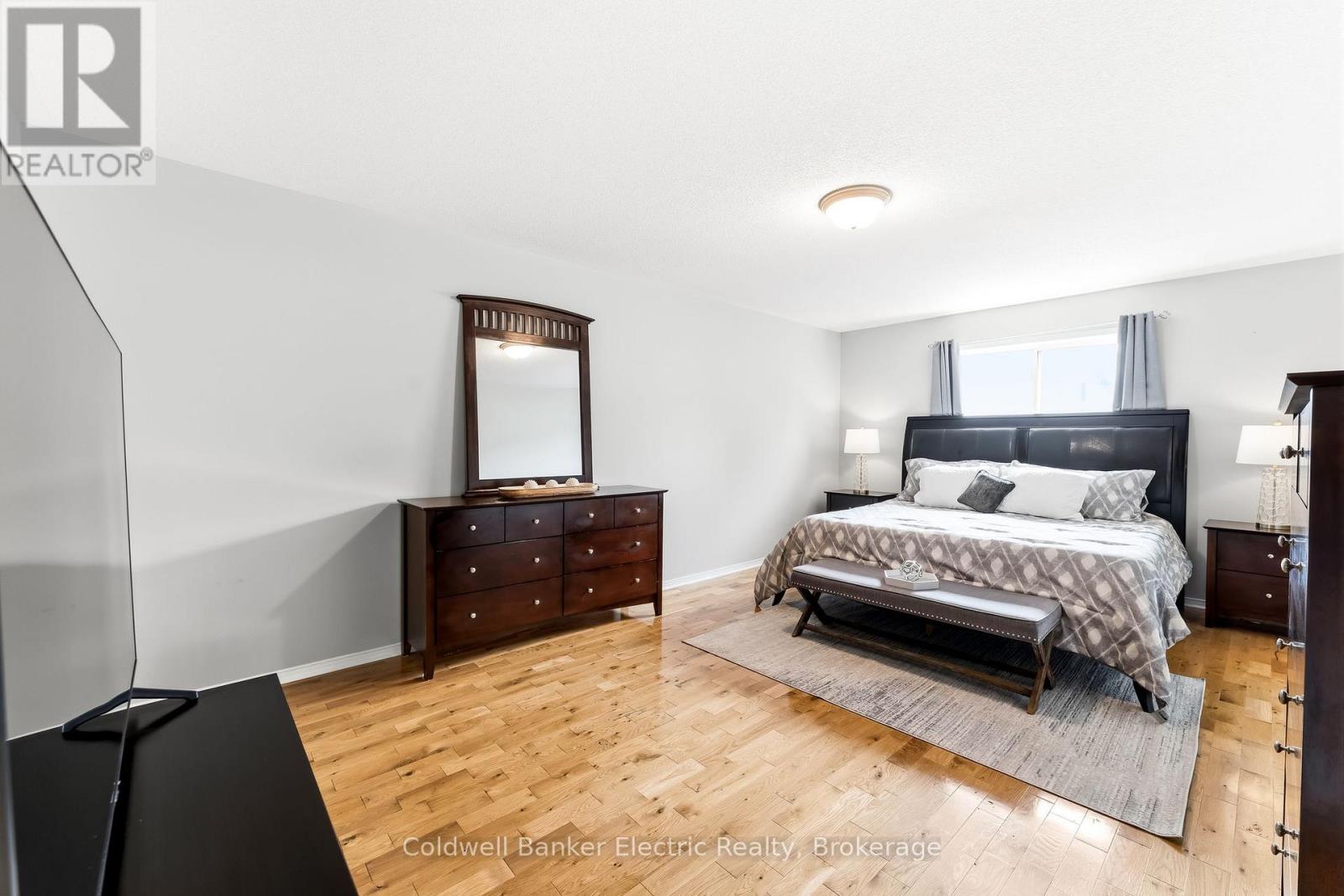 1407 ASHGROVE CRESCENT - Image 27