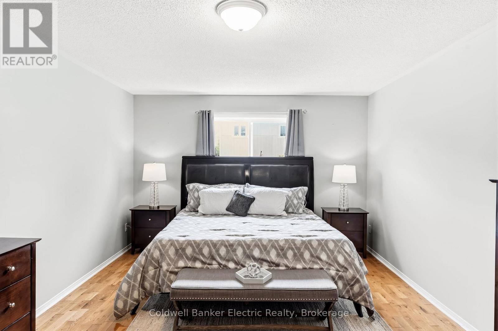 1407 ASHGROVE CRESCENT - Image 28