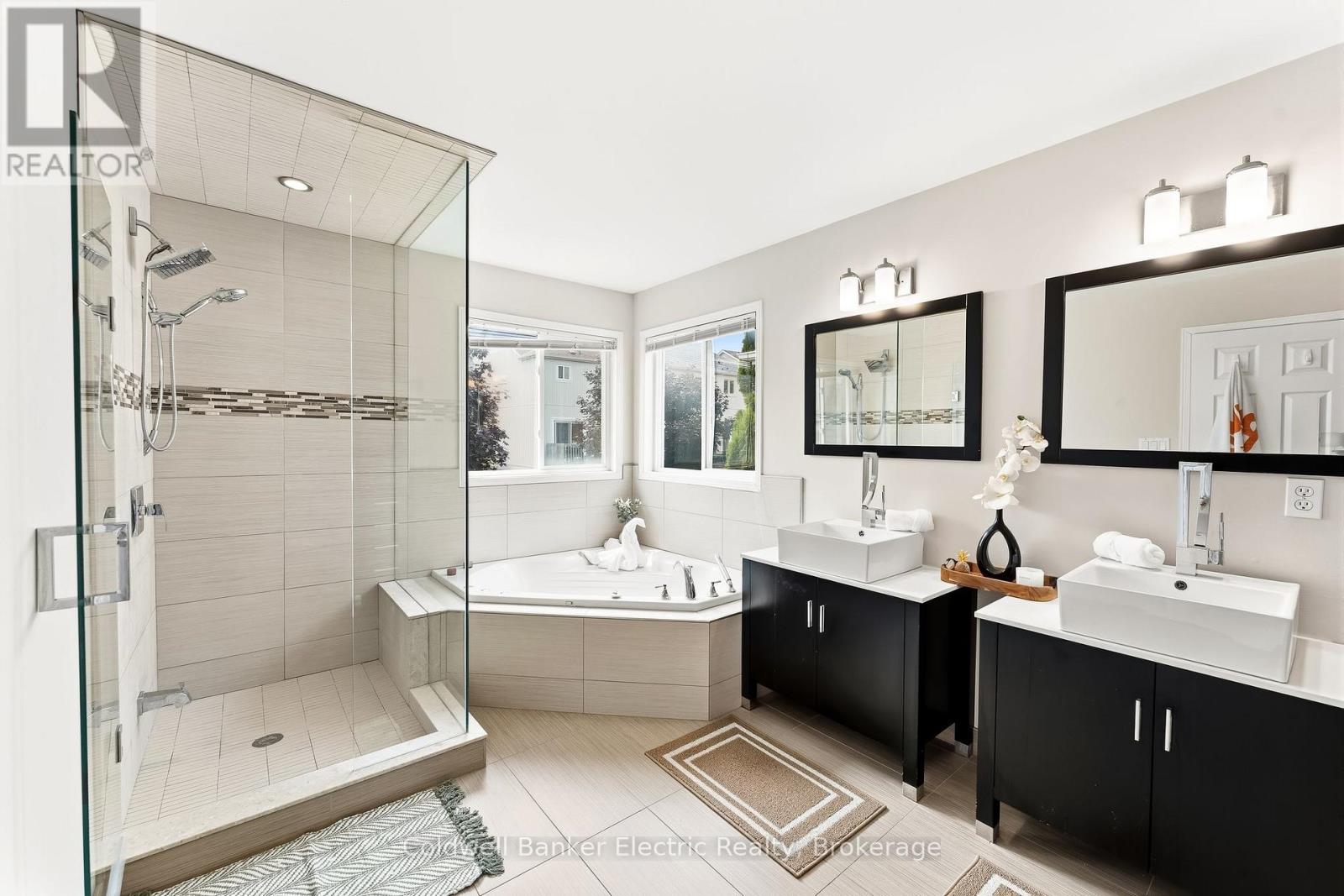 1407 ASHGROVE CRESCENT - Image 30