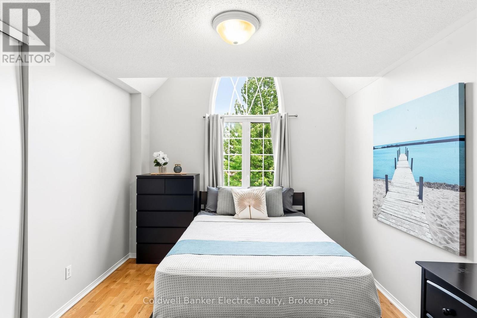 1407 ASHGROVE CRESCENT - Image 37