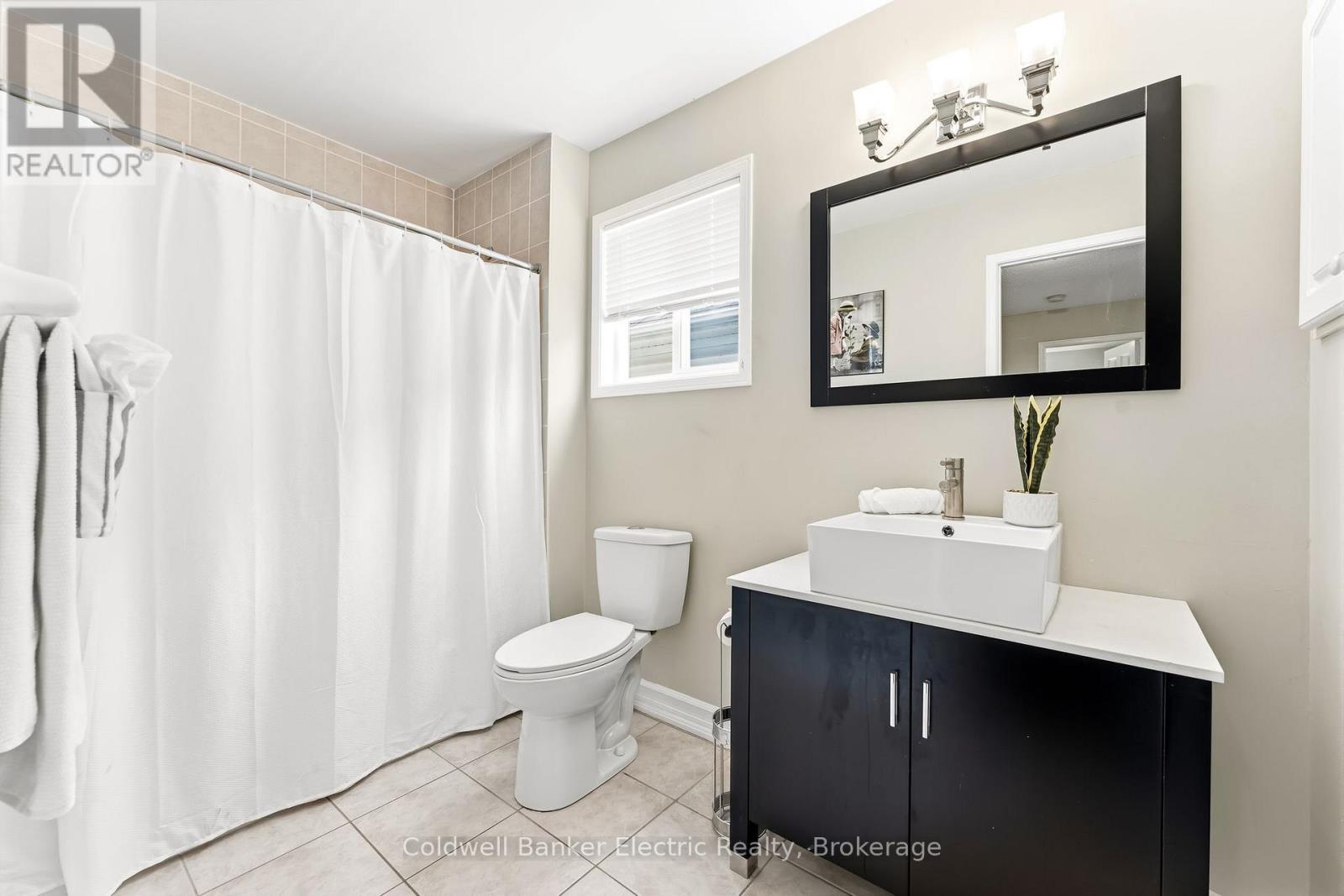 1407 ASHGROVE CRESCENT - Image 41