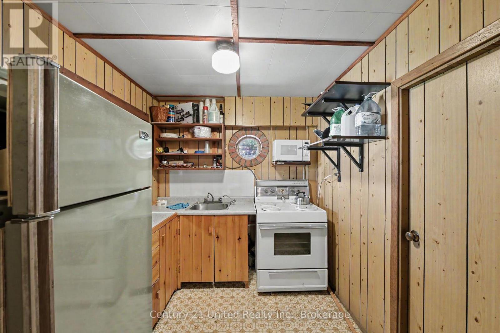 176 ROBINS ROAD - 32
