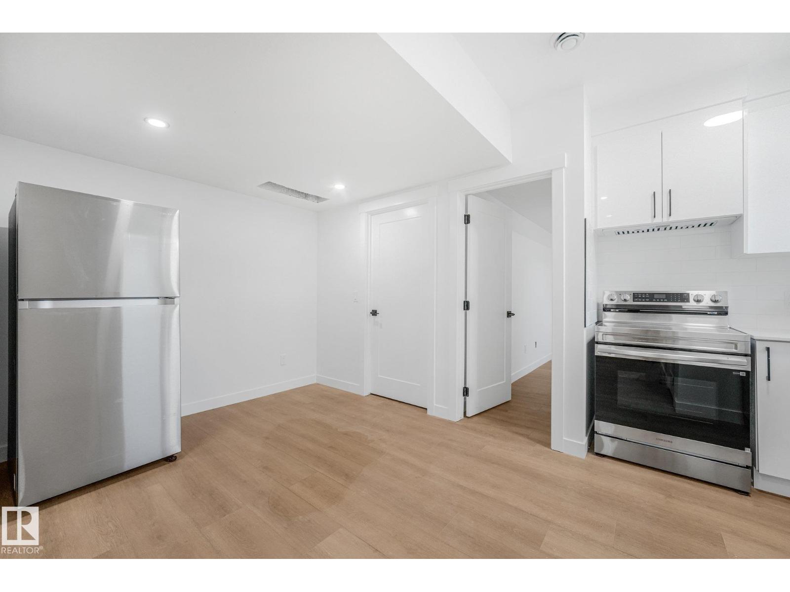 11307 46 AV NW - 42