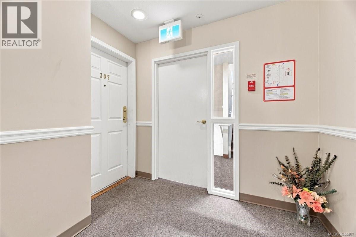 #307 1631 Dufferin Cres - 31