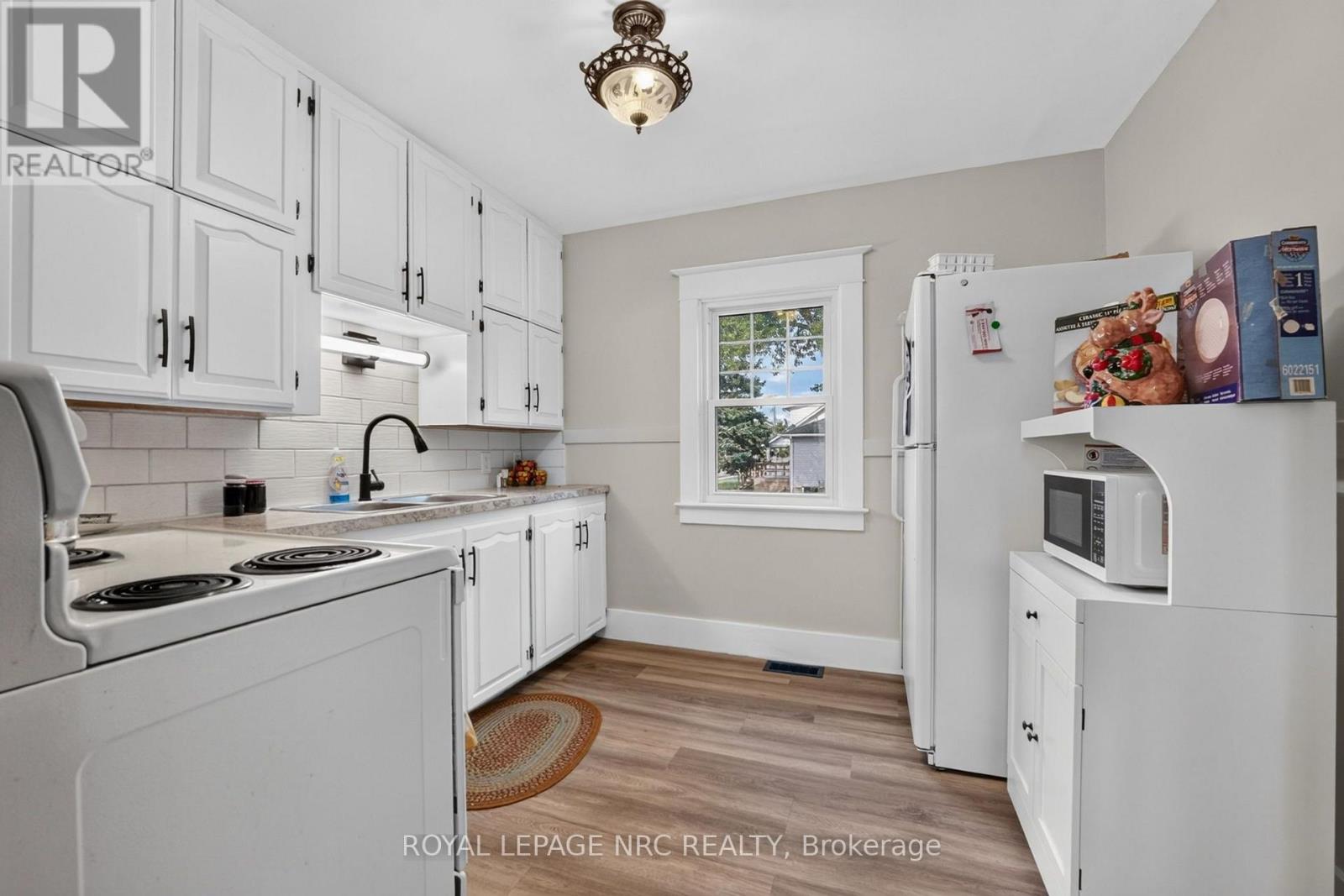 301 DUFFERIN STREET - 16