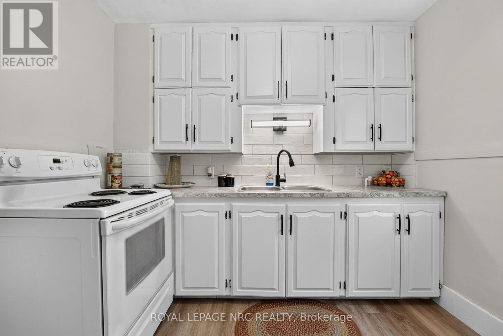 301 DUFFERIN STREET - 19