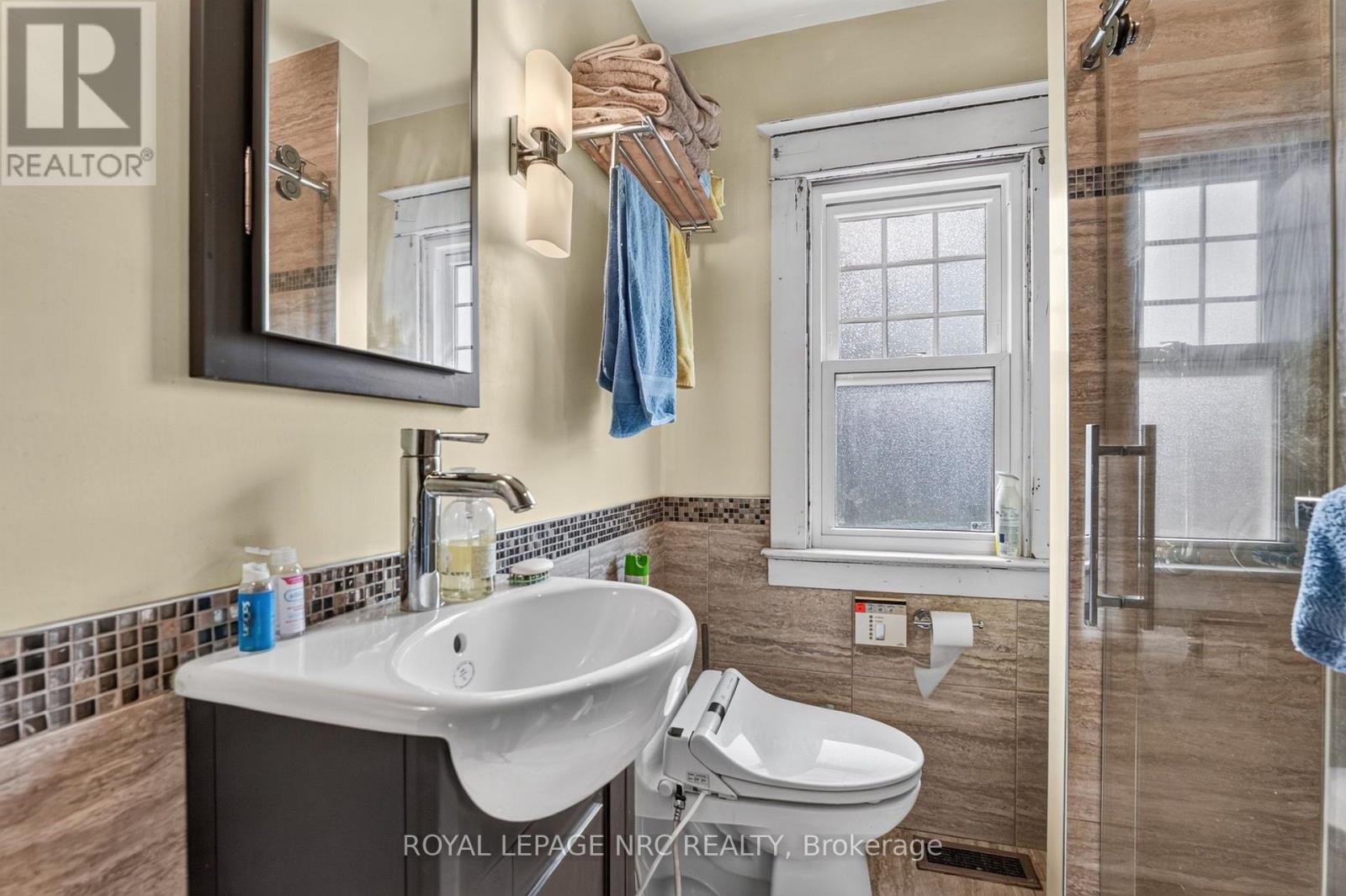301 DUFFERIN STREET - 23