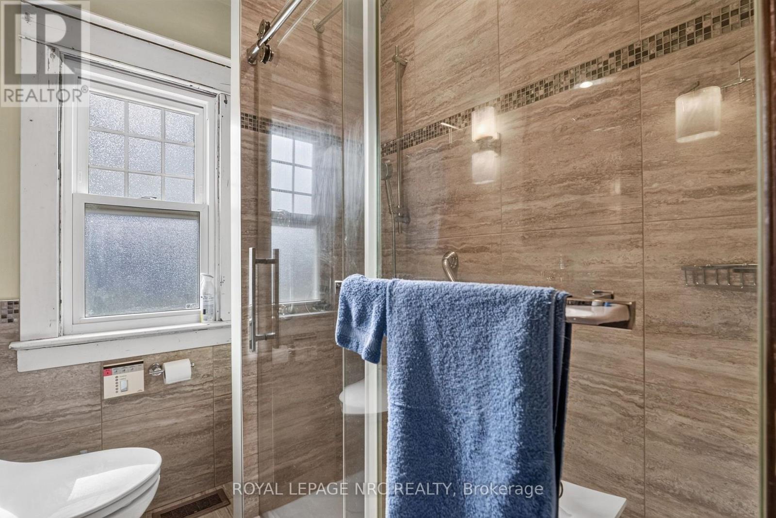 301 DUFFERIN STREET - 24