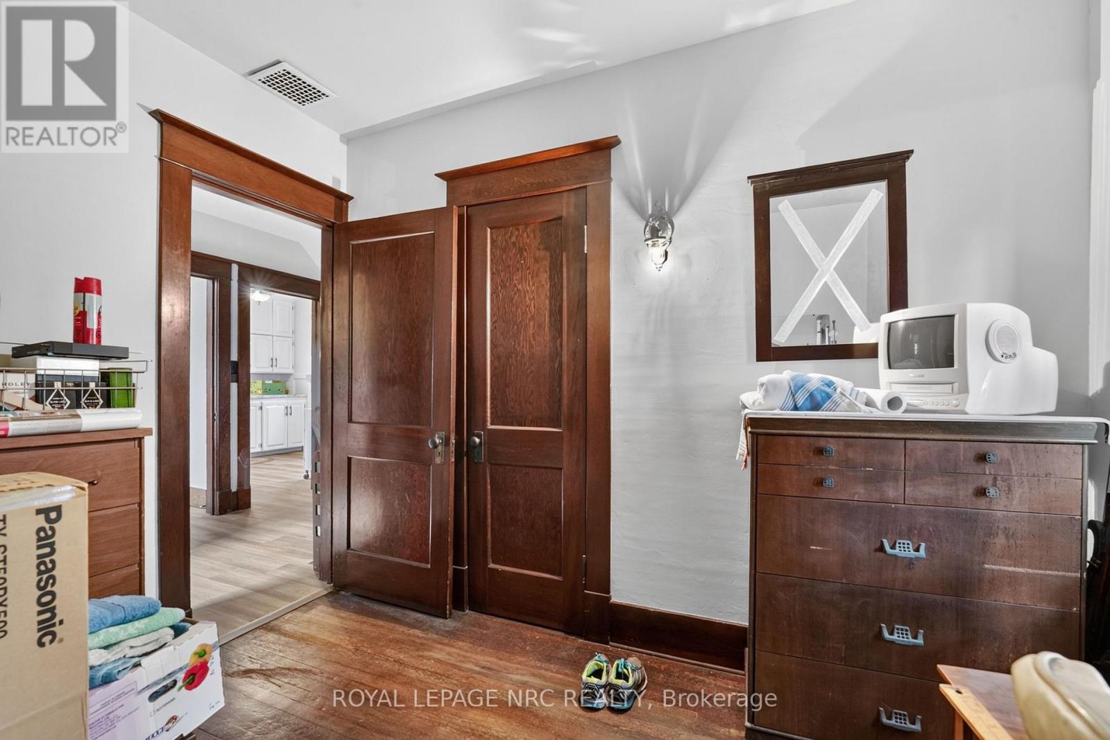 301 DUFFERIN STREET - 26