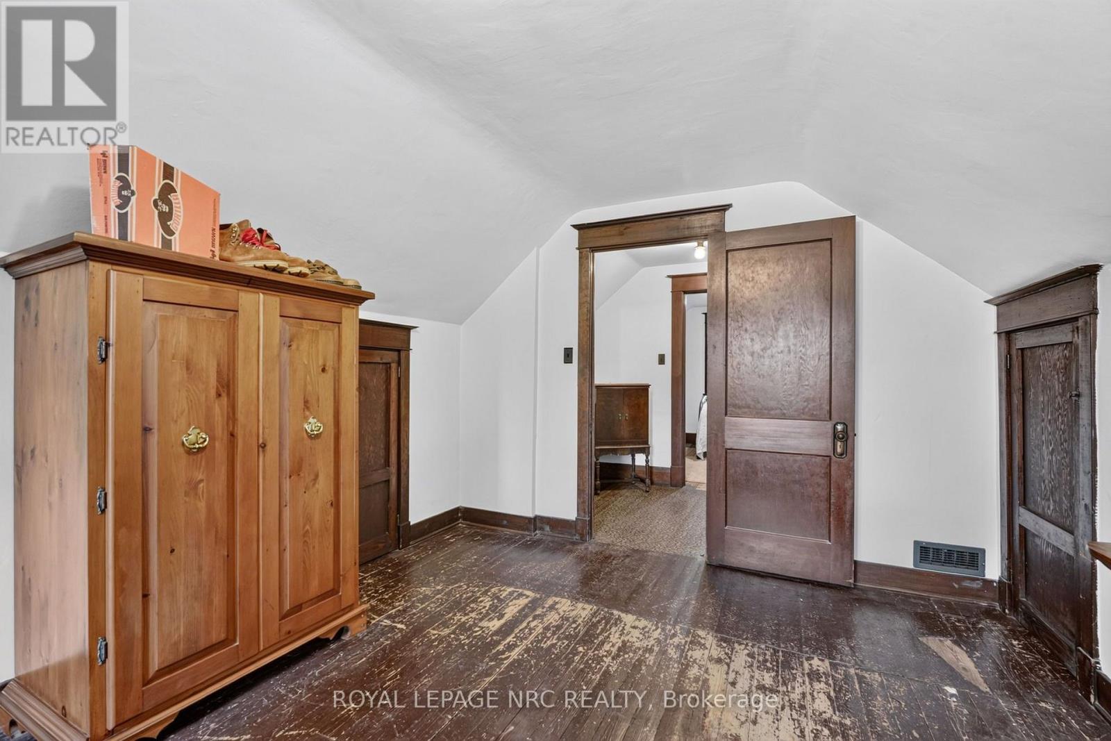 301 DUFFERIN STREET - 30