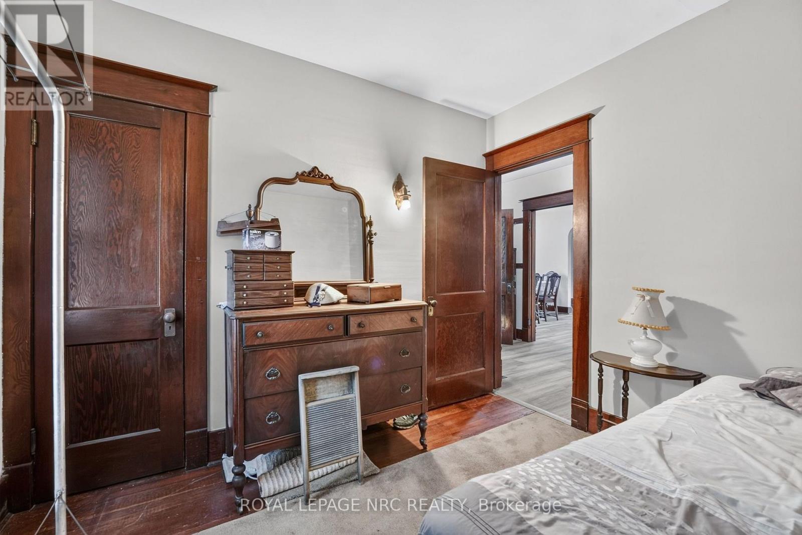 301 DUFFERIN STREET - 33