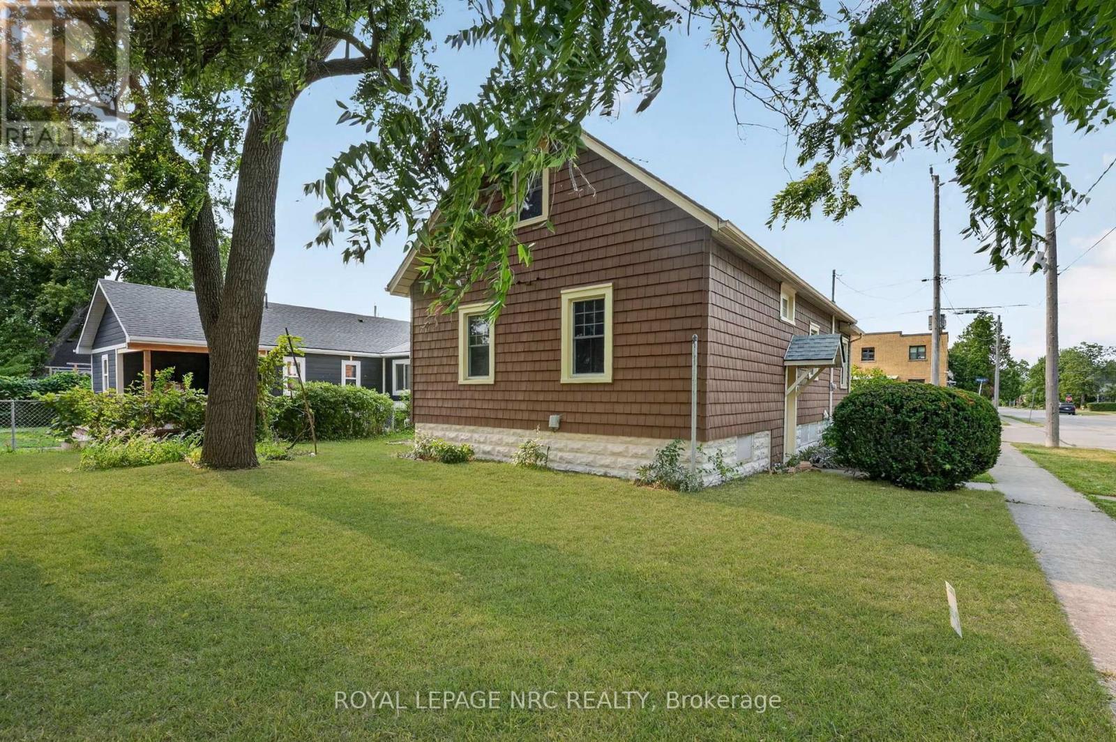 301 DUFFERIN STREET - 39
