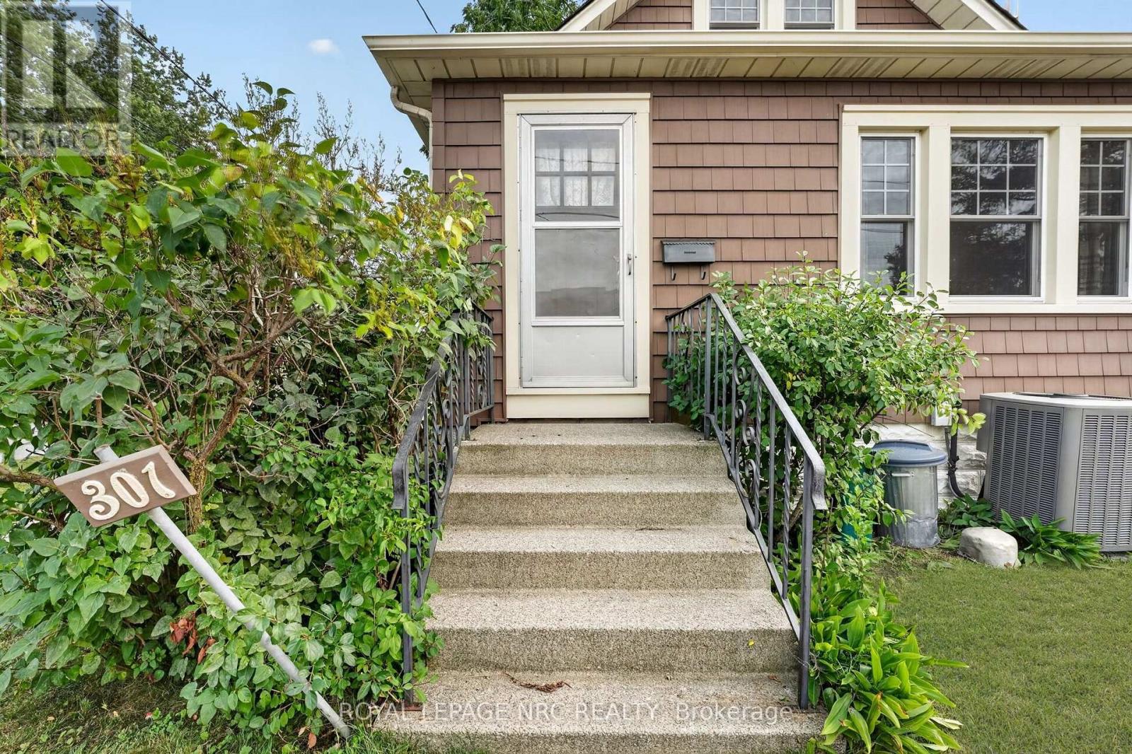 301 DUFFERIN STREET - 4