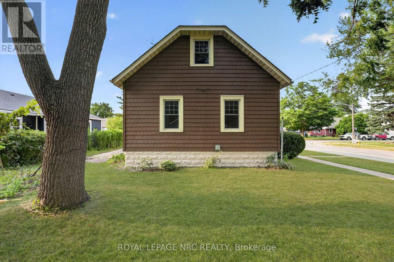 301 DUFFERIN STREET - 40