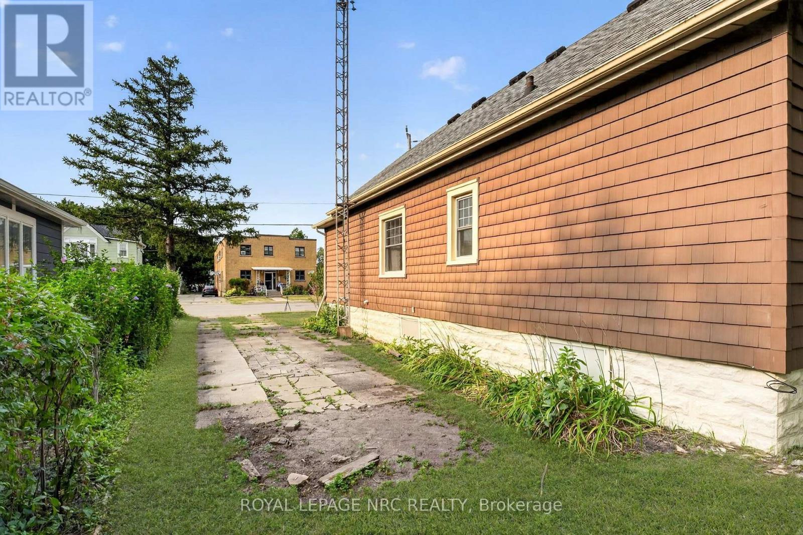 301 DUFFERIN STREET - 41