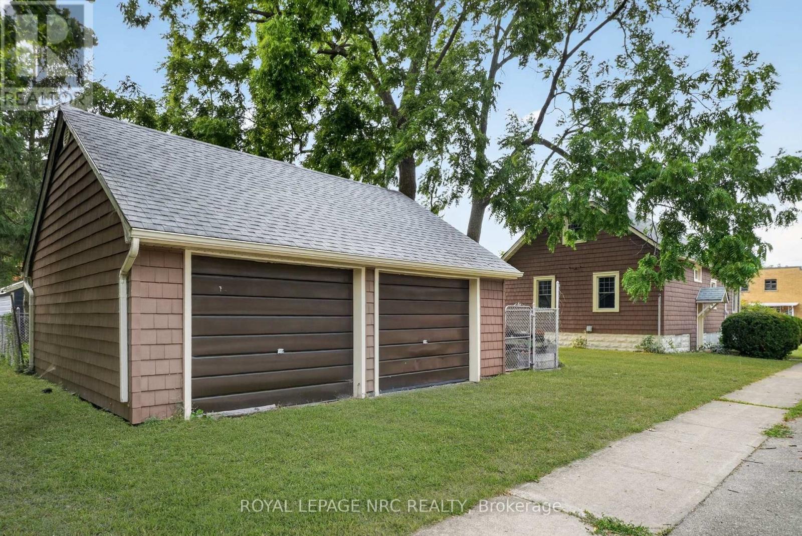 301 DUFFERIN STREET - 44