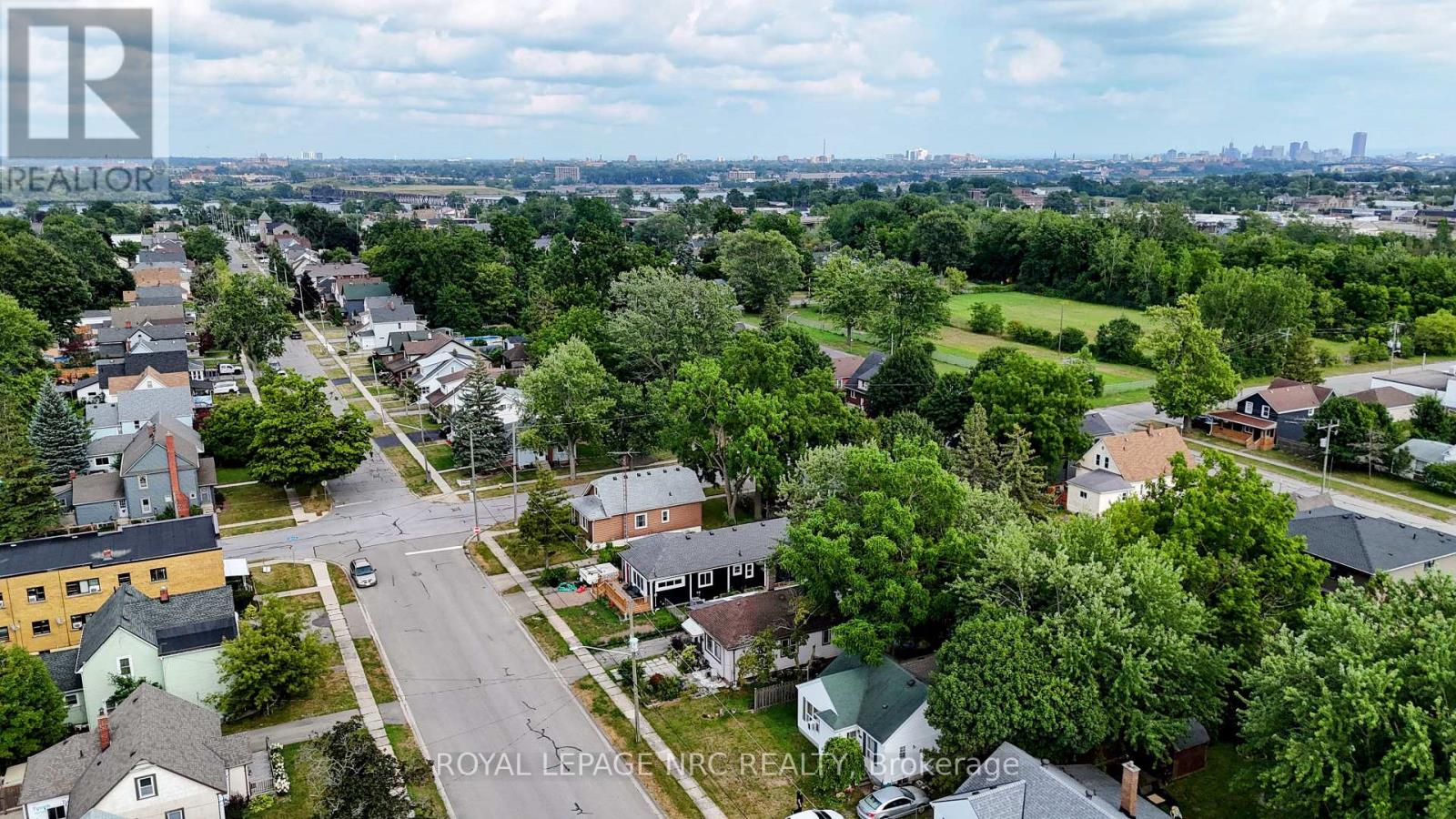 301 DUFFERIN STREET - 47