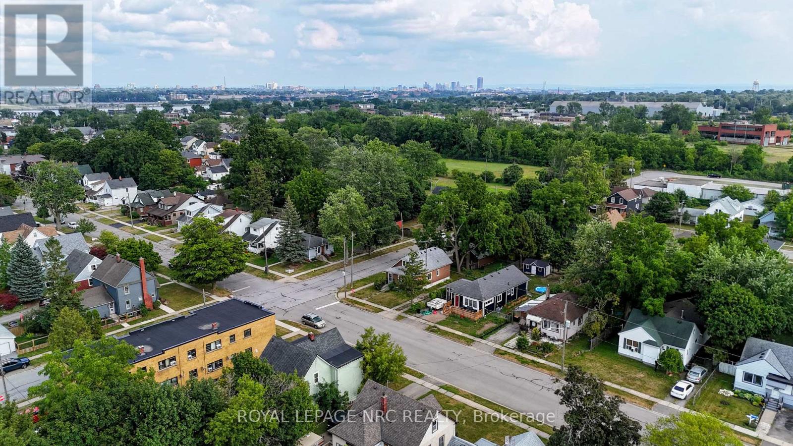 301 DUFFERIN STREET - 48