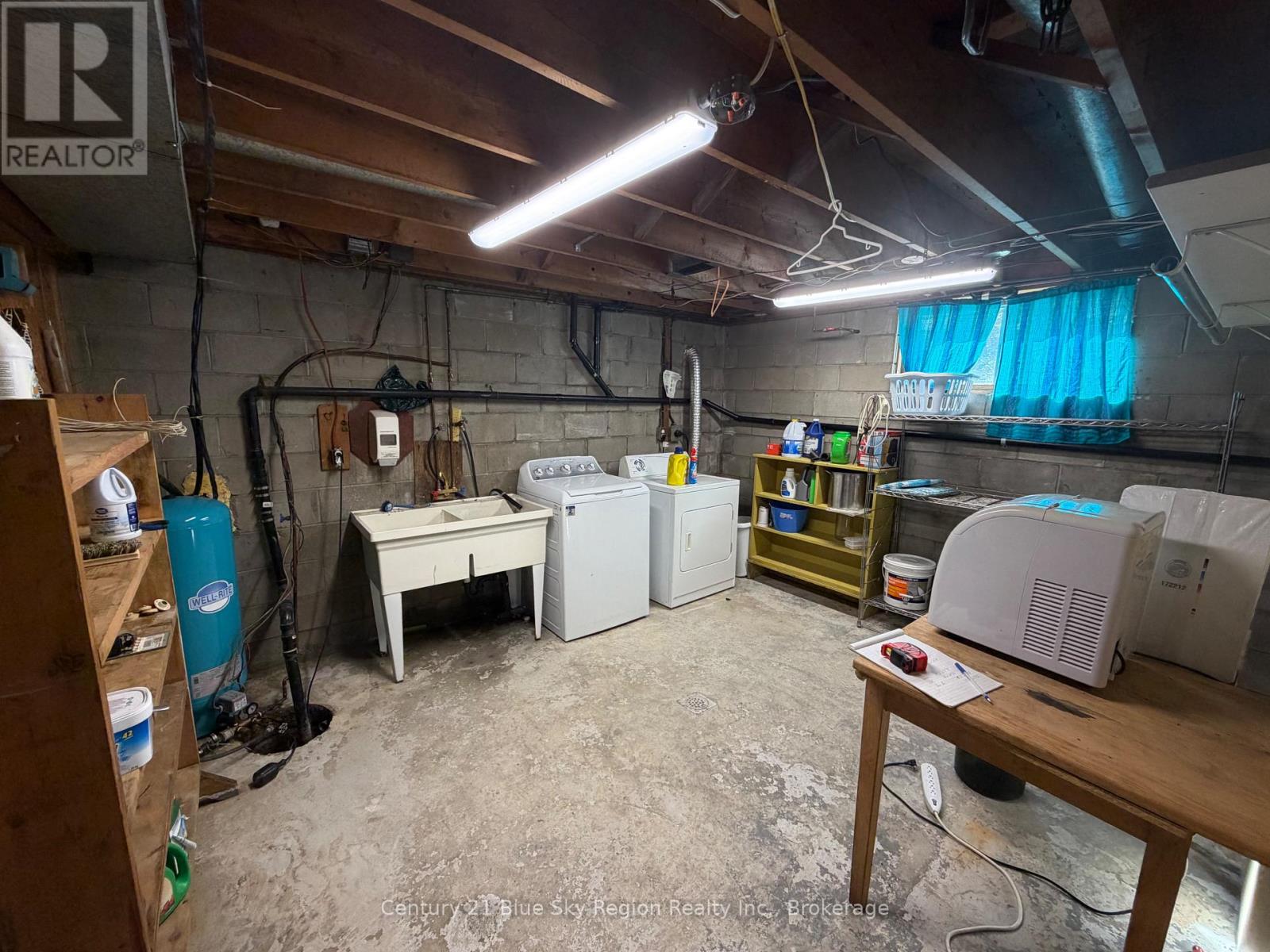 24 BEAVERLAND ROAD - 29