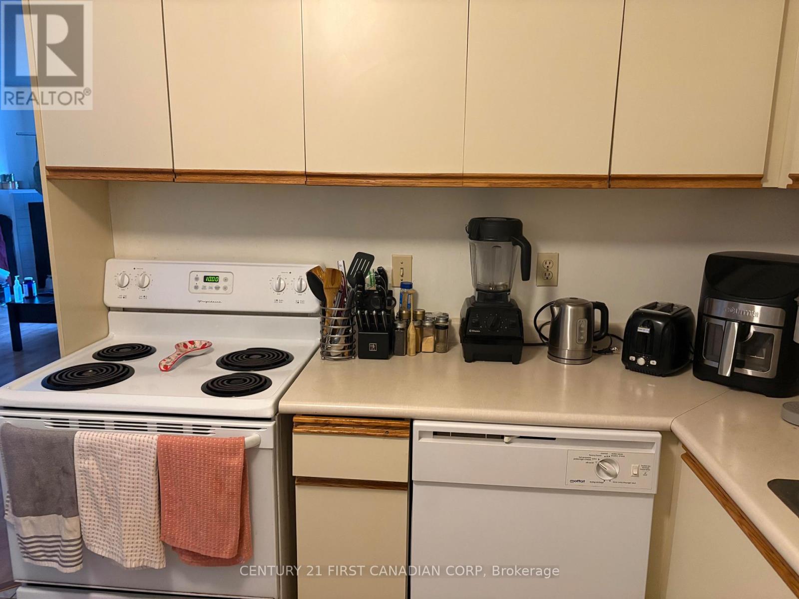 #114 1 JACKSWAY CRESCENT - 11