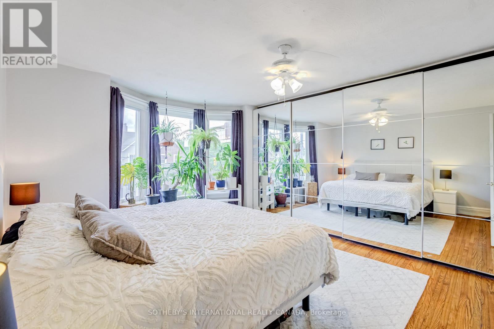 1213 COLLEGE STREET - 14
