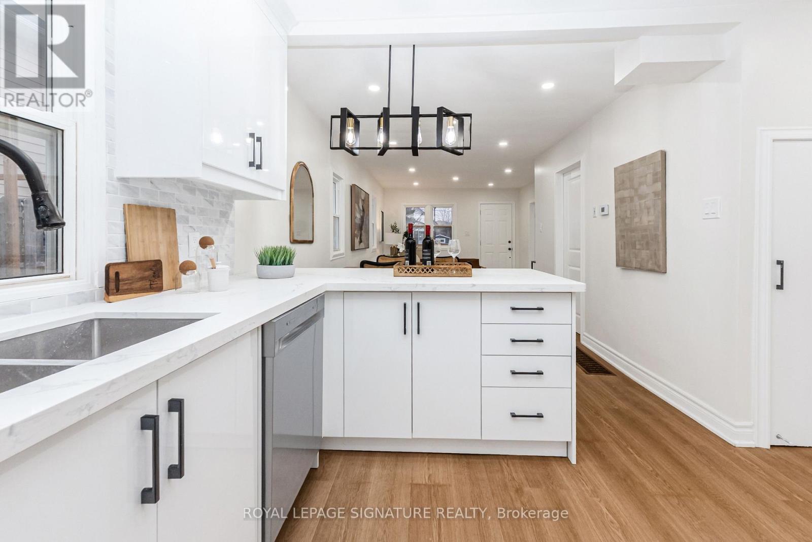 377 ADELAIDE AVENUE W - 8
