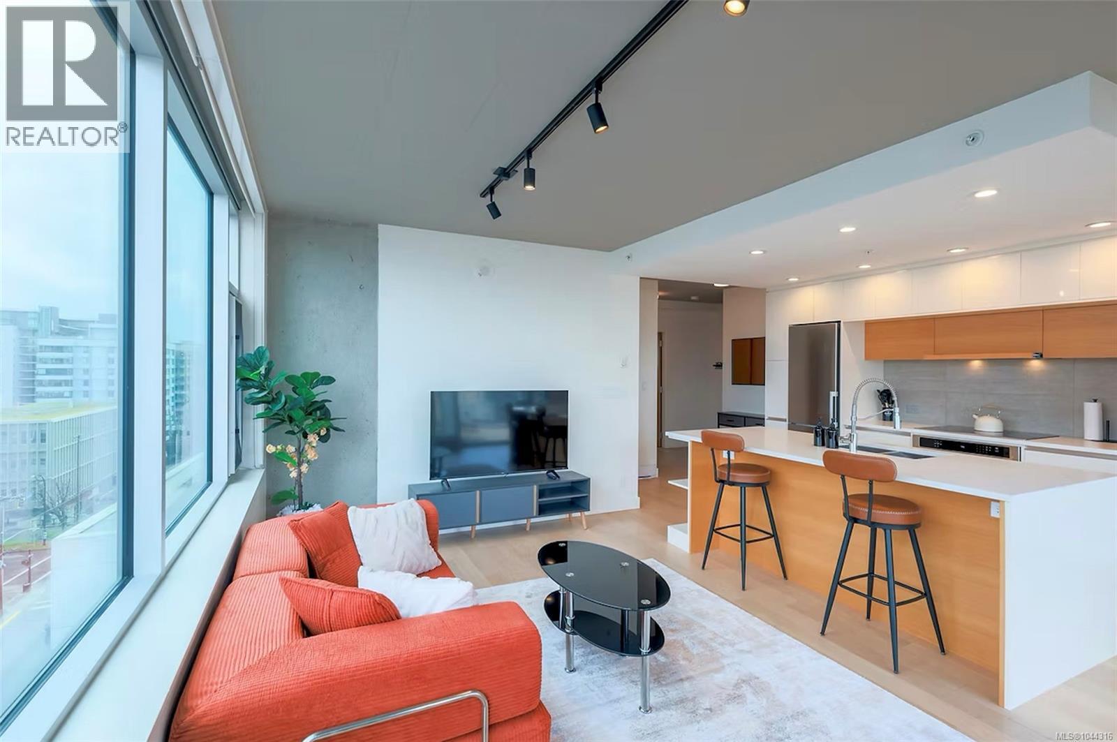 #804 989 Johnson St - Image 8