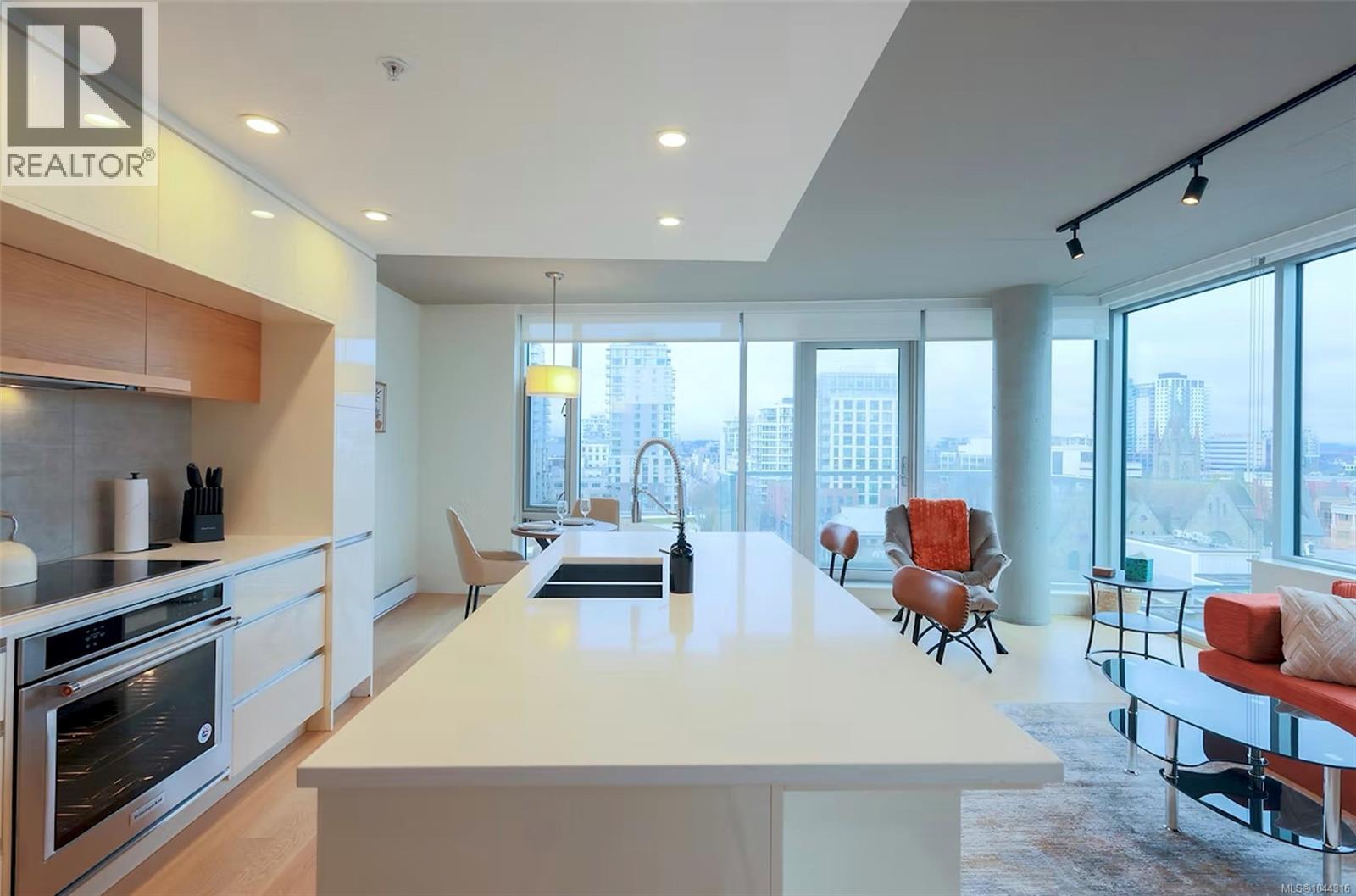 #804 989 Johnson St - 2