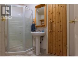 2266 Fifth Avenue, Rossland, BC V0G1Y0 Photo 35