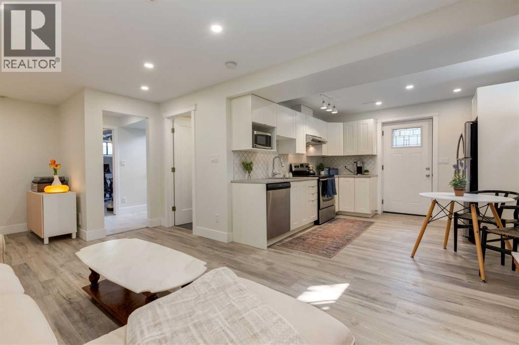 131 Thorncrest Road NW - 21