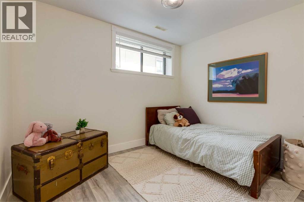 131 Thorncrest Road NW - 29