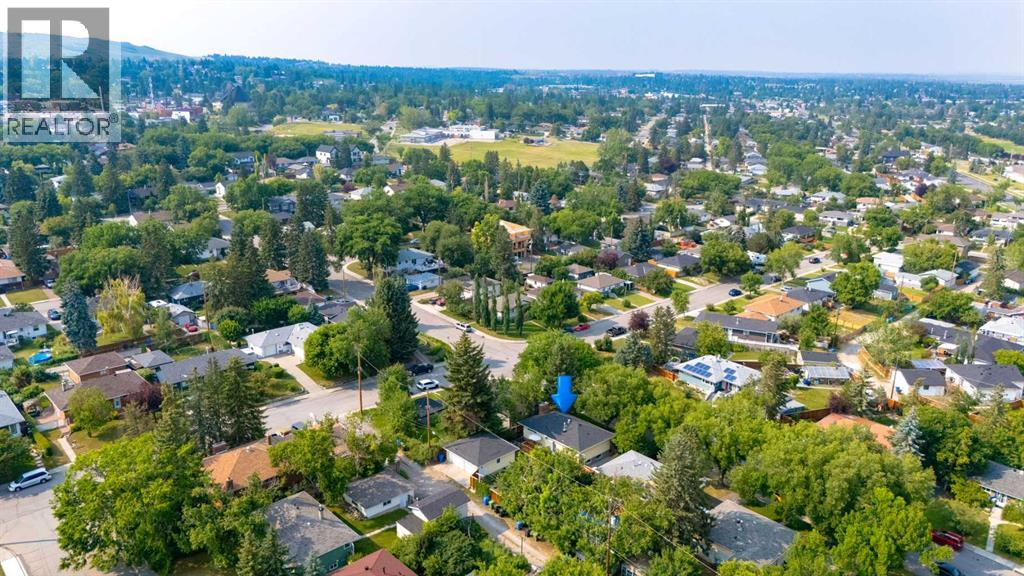 131 Thorncrest Road NW - 46