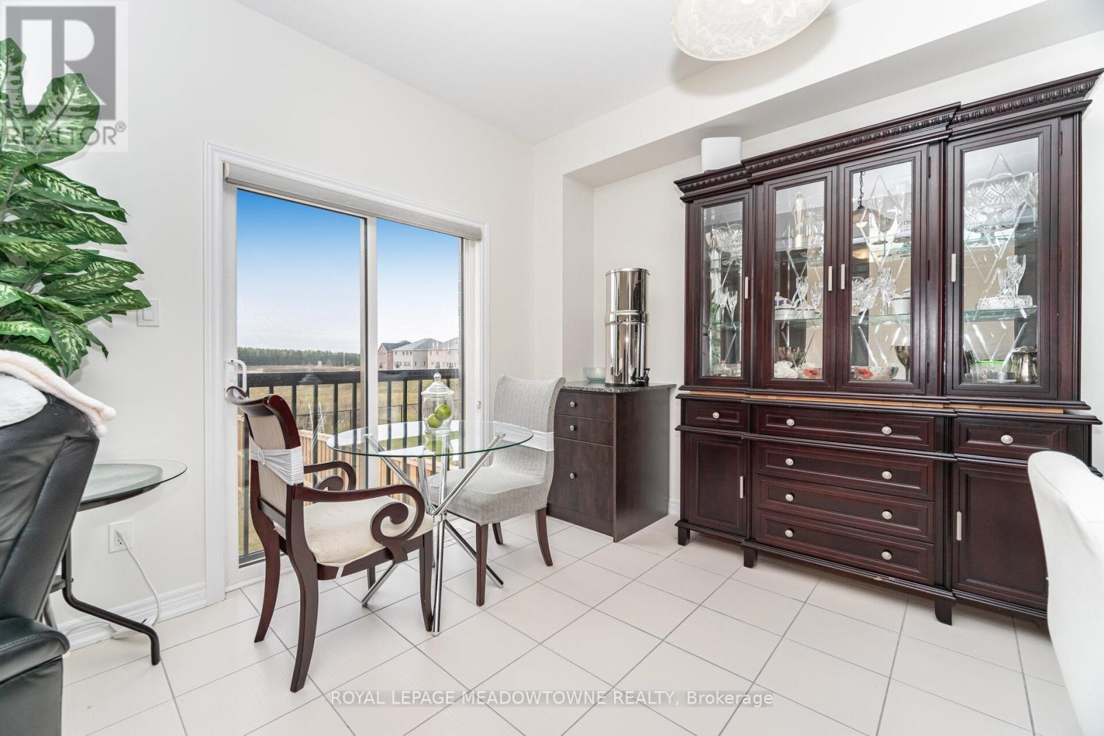 301 RIDLEY CRESCENT - 17