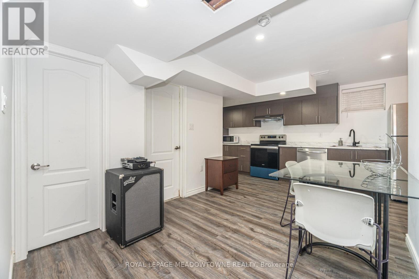 301 RIDLEY CRESCENT - 34