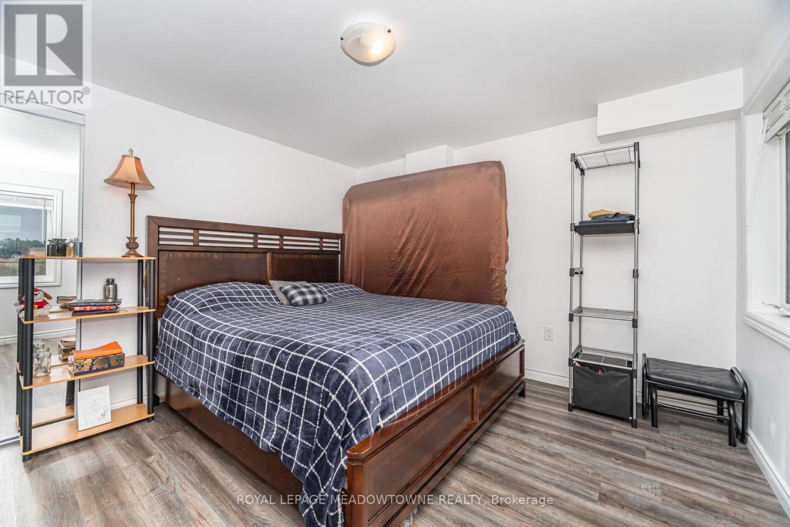 301 RIDLEY CRESCENT - 38