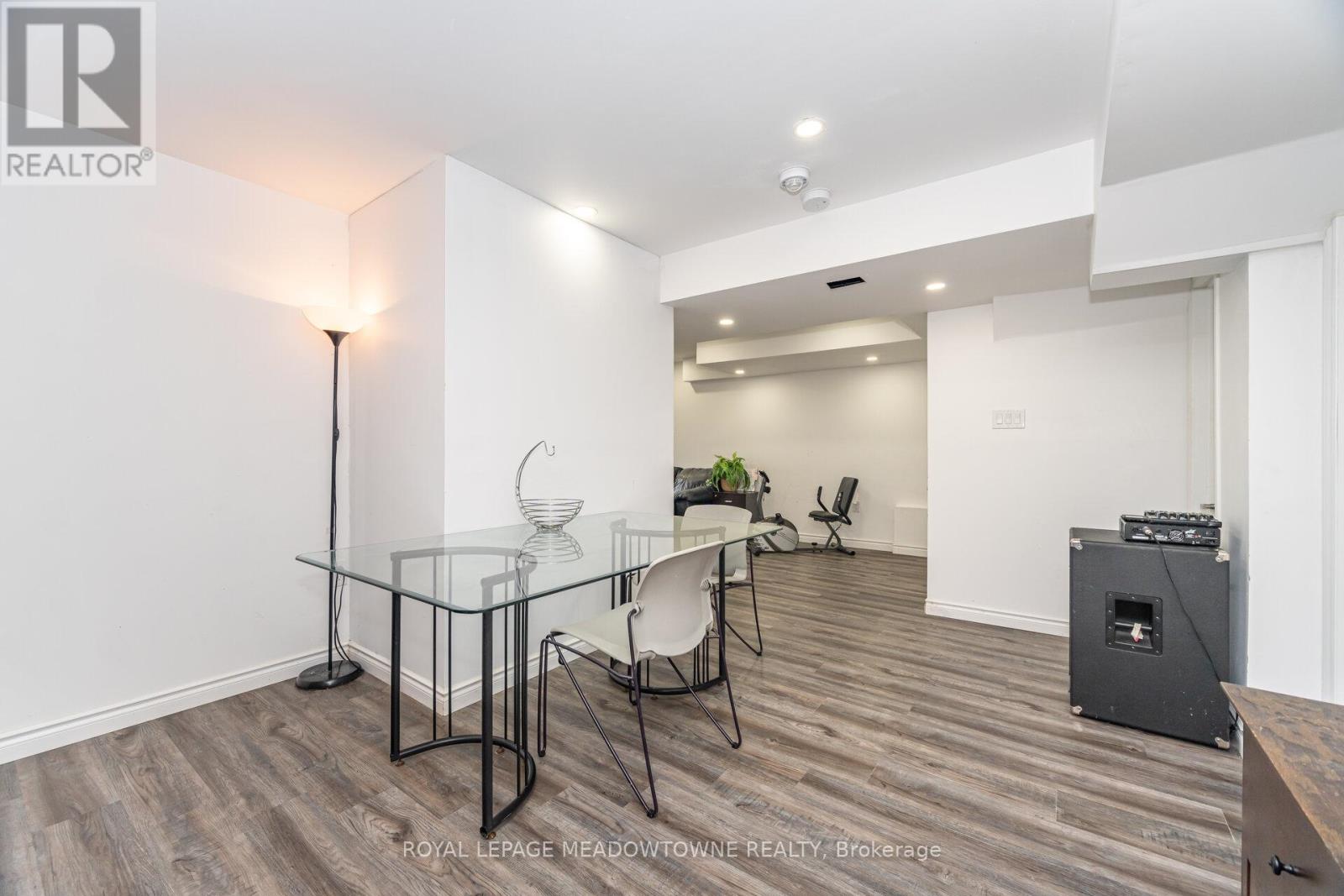301 RIDLEY CRESCENT - 35