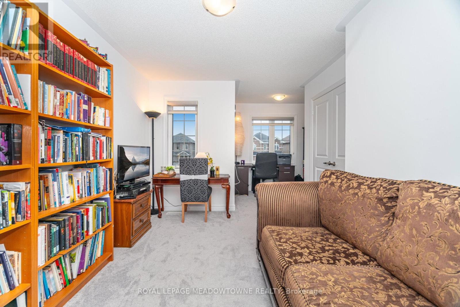 301 RIDLEY CRESCENT - 27