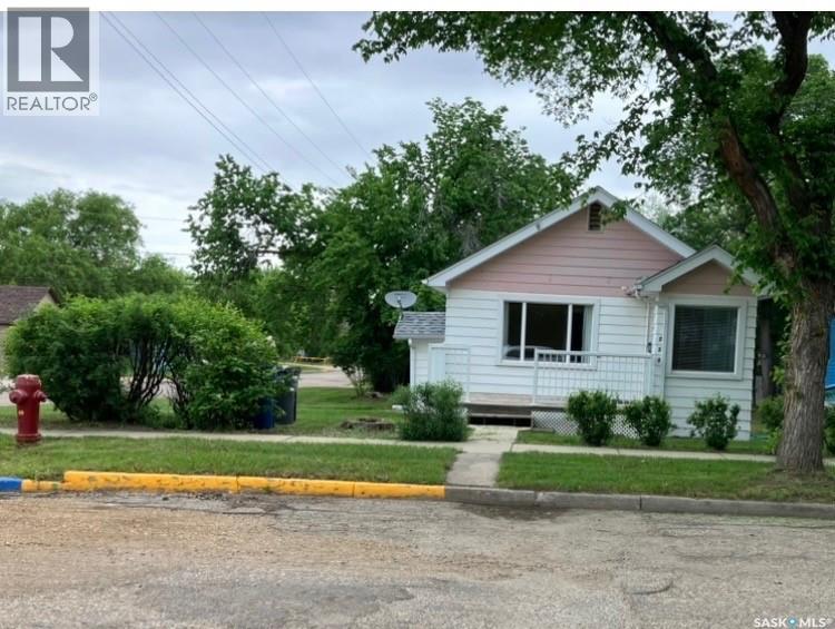 230 6TH AVENUE W - 1