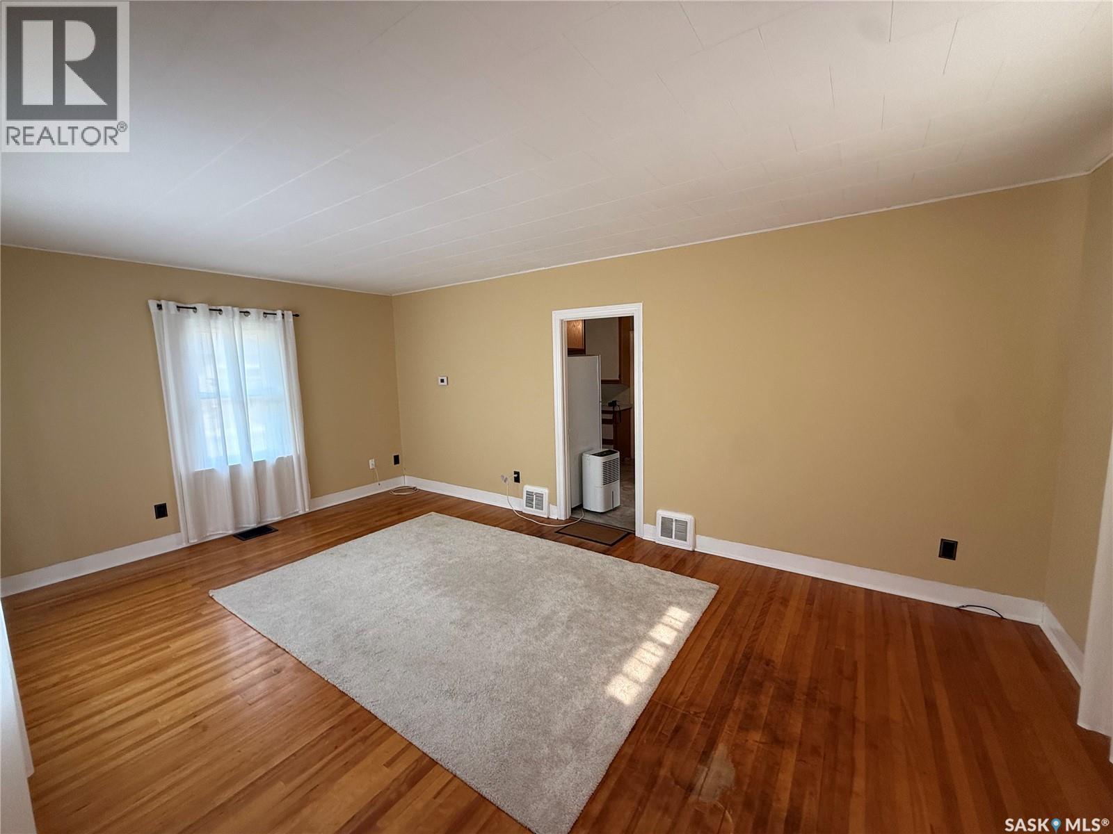 230 6TH AVENUE W - 10